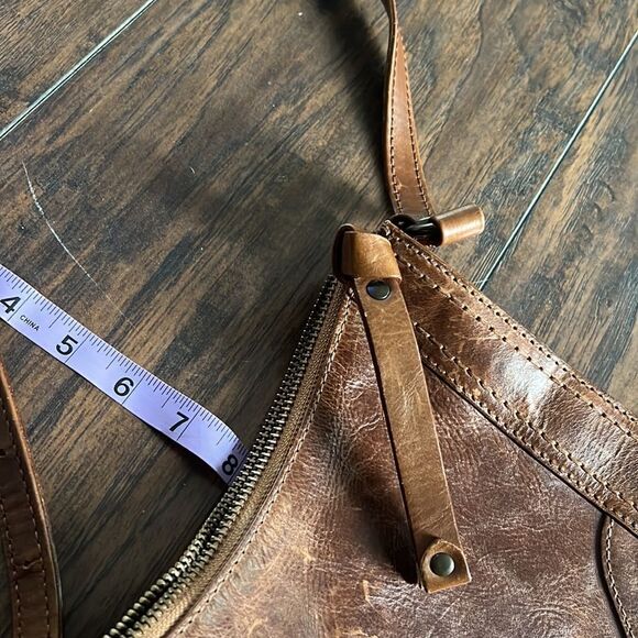 Frye Leather Melissa Zip Crossbody Cognac,Bag purse awesome distressed look - Picture 10 of 10